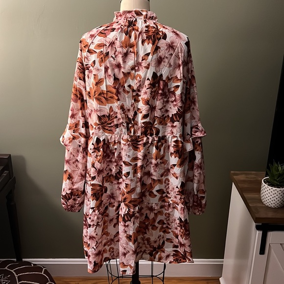 HOLIDAY SALE Floral Long Sleeve Dress - Picture 5 of 5